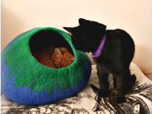 Luxurious Merino Wool Cat Cave - Image 3
