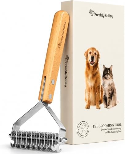 Dematting Comb for Cats and Dogs by FreshlyBailey