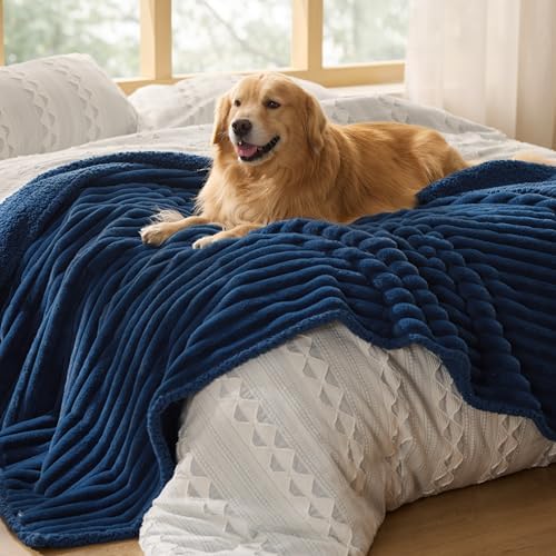Bedsure ComfyFleece® Waterproof Blanket by BEDSURE