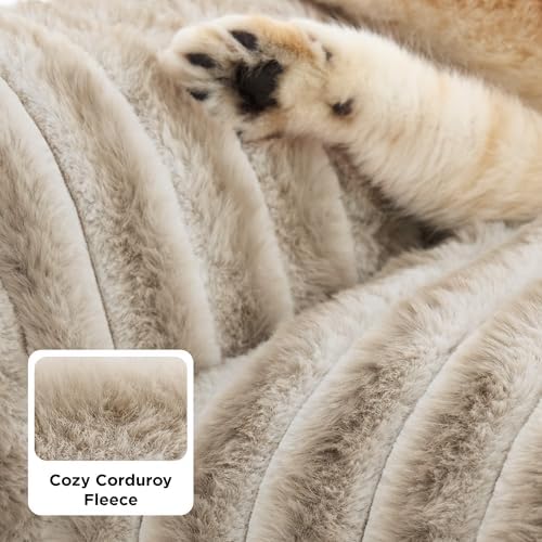 Bedsure ComfyFleece® Shown on TV Dog Couch - Image 4