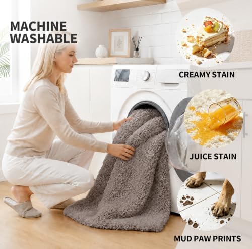 ILANGO Bathroom Rugs 24" × 17", Extra Soft Absorbent Microfiber Bath Rugs - Image 3